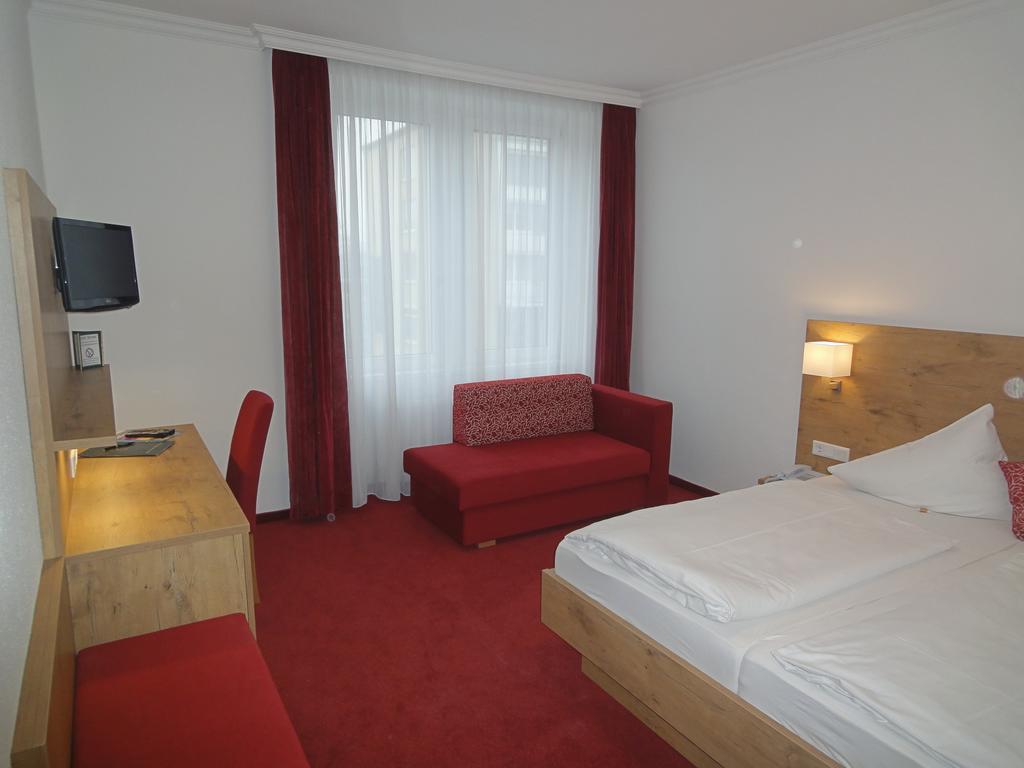 Hotel Krone Rielasingen-Worblingen Rum bild